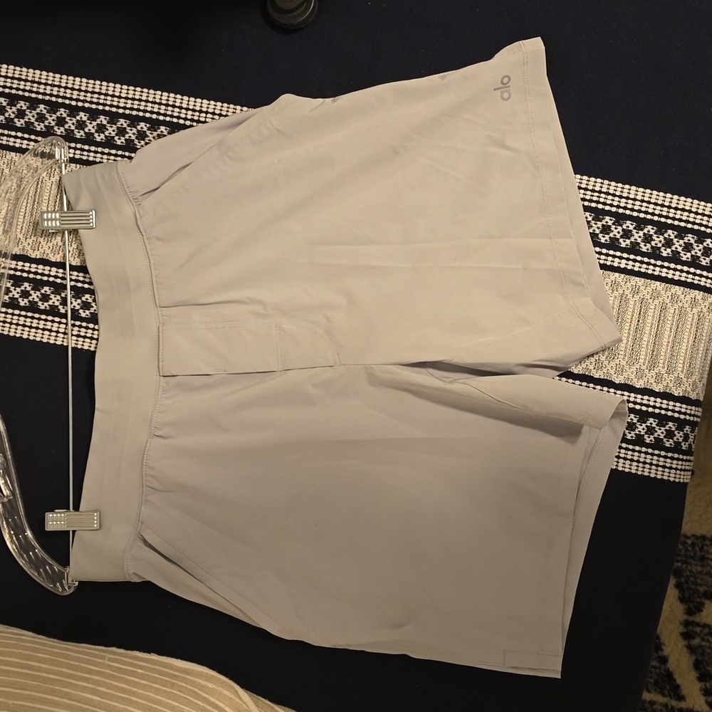 Men's light gray Alo shorts